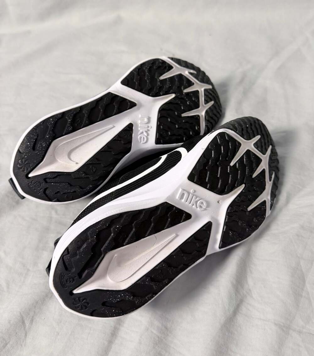 Nike Star Runner 4 Big Kids' Road Running Shoes - Black/White Size 2.5 - Picture 9 of 9
